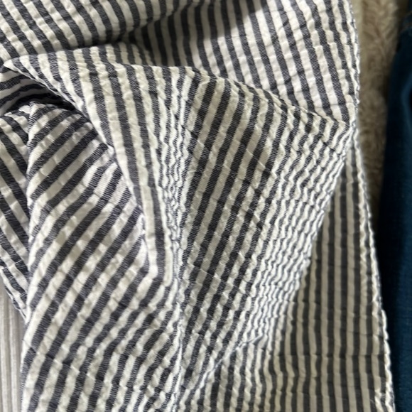 Zara puffy sleeve seersucker  sleeve shirt - Picture 3 of 5